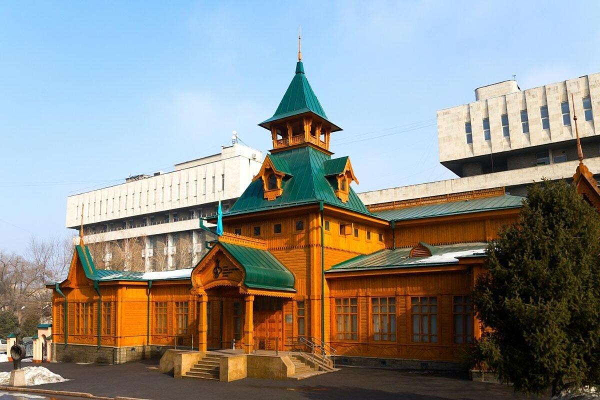 Apartment Nadezhda At Zheltoskan 77/79 Ałma Ata Zewnętrze zdjęcie
